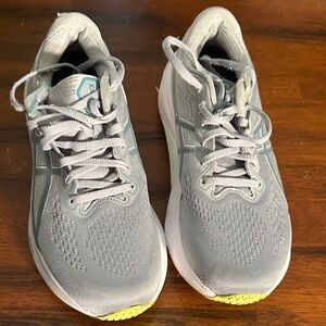 Easy Spirit Gray and White Lace-Up Sneakers